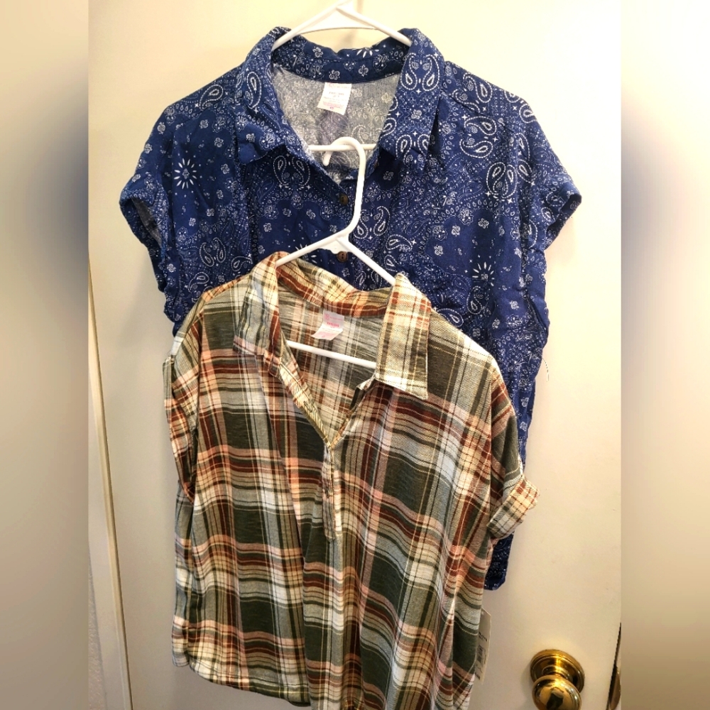 NO BOUNDARIES plaid shirt bundle green shirt new with tags. Blue pre-owned.